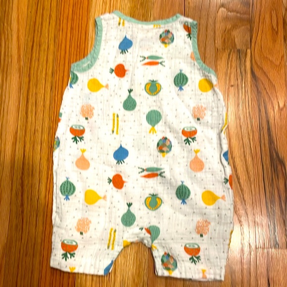 Viverano organics sleeveless romper with pocket - veggie salad - Picture 3 of 5